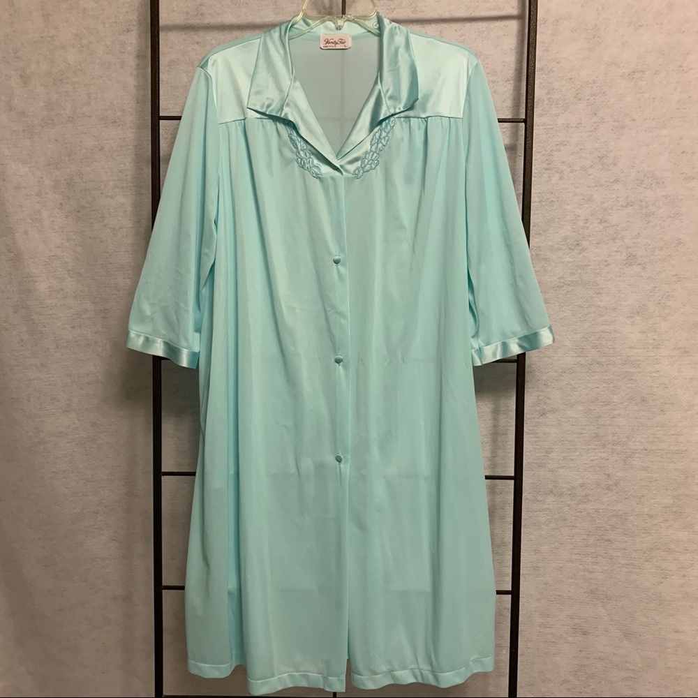 VANITY FAIR‎ Embroidered Vintage Robe or Housecoat Women's Size Large